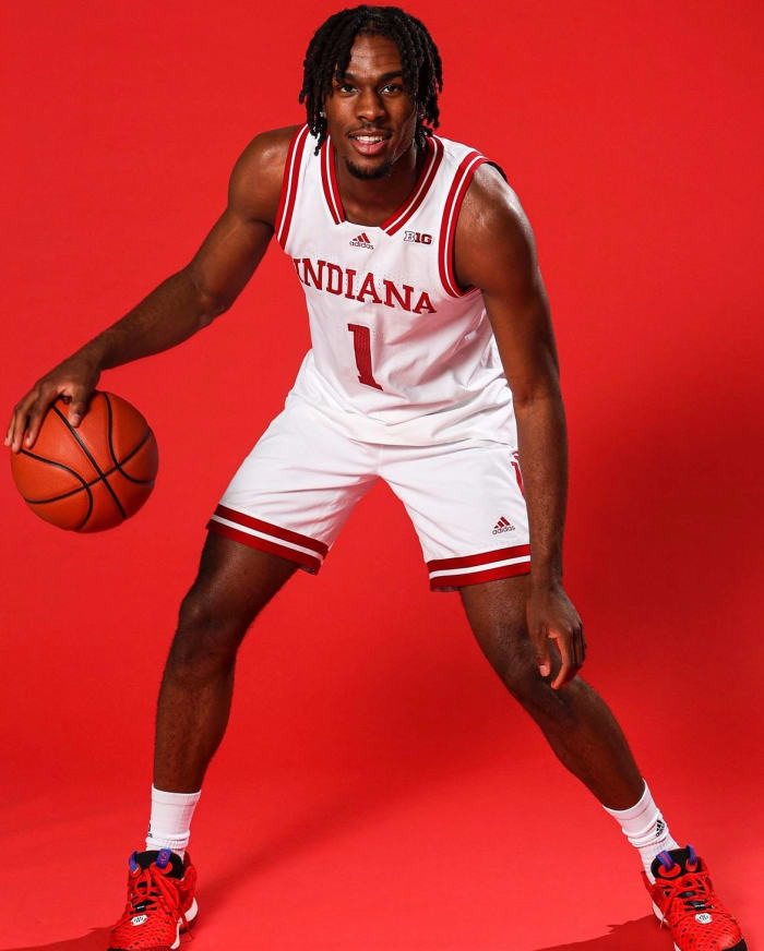 A first look at incoming freshman Mackenzie Mgbako in the cream and crimson during his recruiting visit to Indiana.